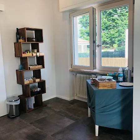 D Erna 4* مارينا دي بييتراسانْت