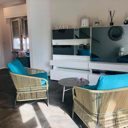 D Erna 4* مارينا دي بييتراسانْت